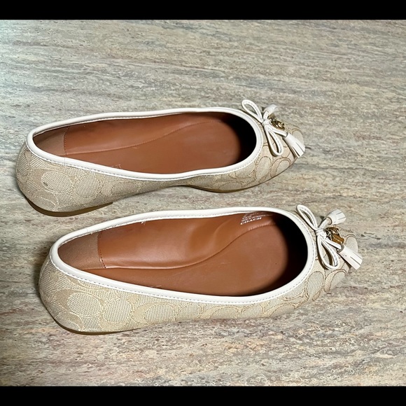 Coach monogram ballet flat shoes with charms and tassel - Picture 3 of 16